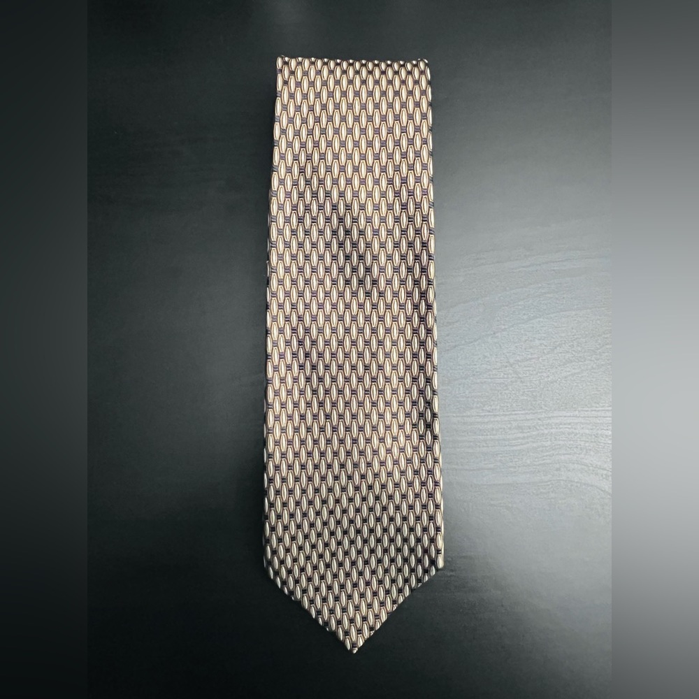 TIFFANY & CO. MEN'S TIE, BEAUTIFUL AND ELEGANT, 100% SILK, EXCELLENT CONDITION!